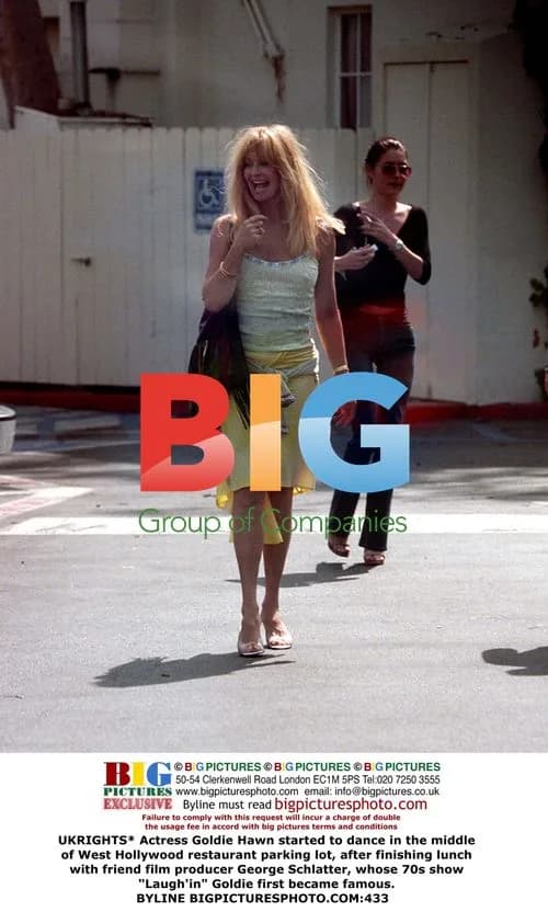 Goldie Hawn dances in parking lot after lunch