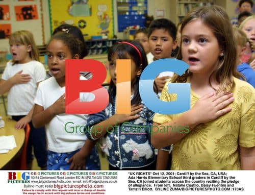 Elementary students reciting Pledge of Allegiance