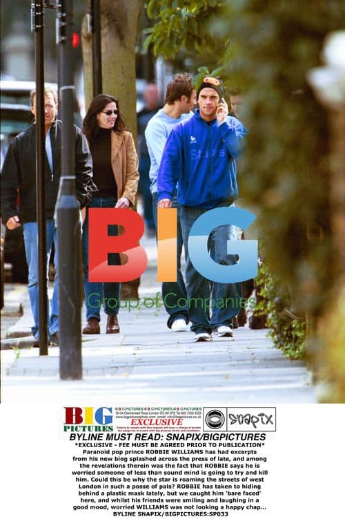 Paranoid Robbie Williams roams London streets