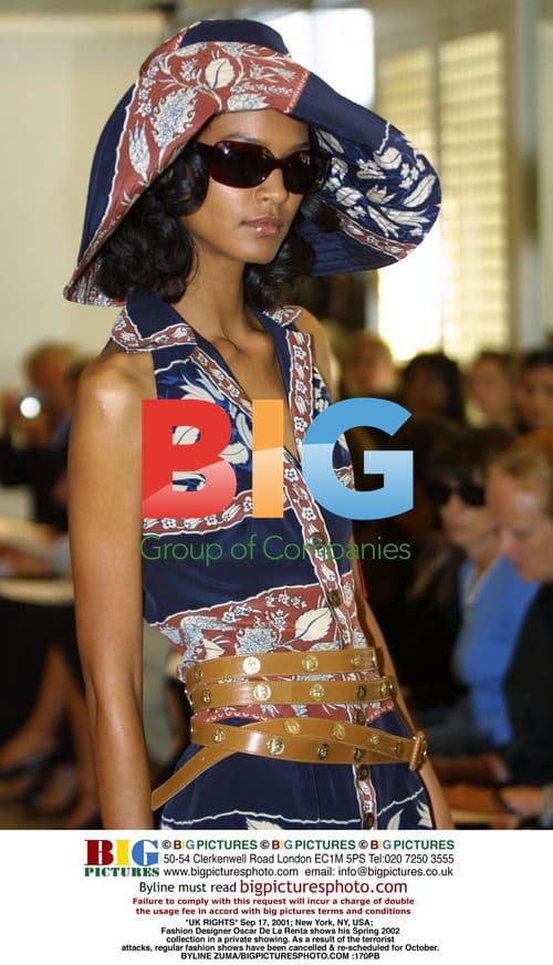 Oscar De La Renta Spring 2002 Collection