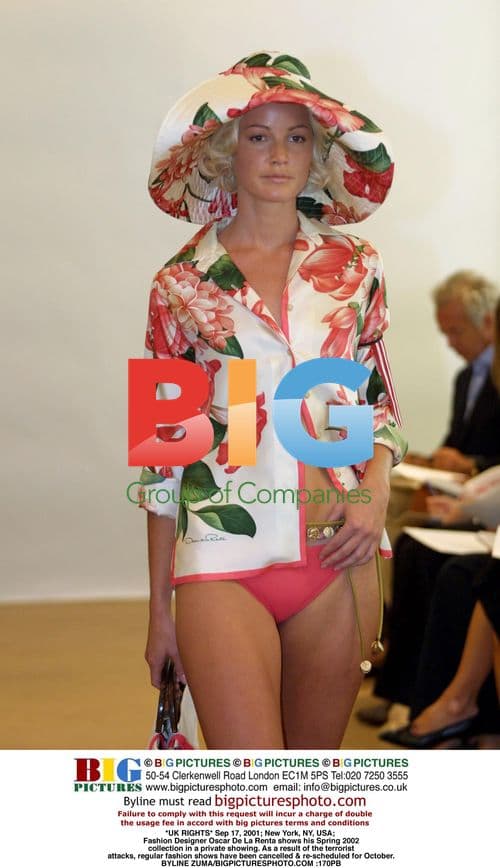 Oscar de la Renta Spring 2002 Collection