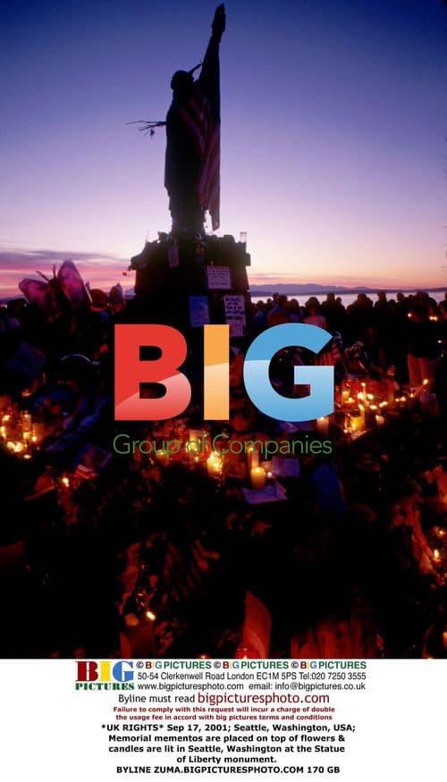 Memorial mementos at Seattle's Statue of Liberty