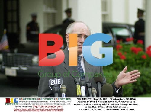 John Howard meets with George W. Bush