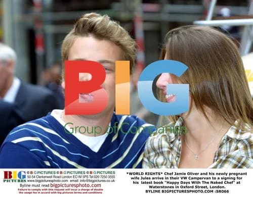 Jamie Oliver and pregnant wife at book signing