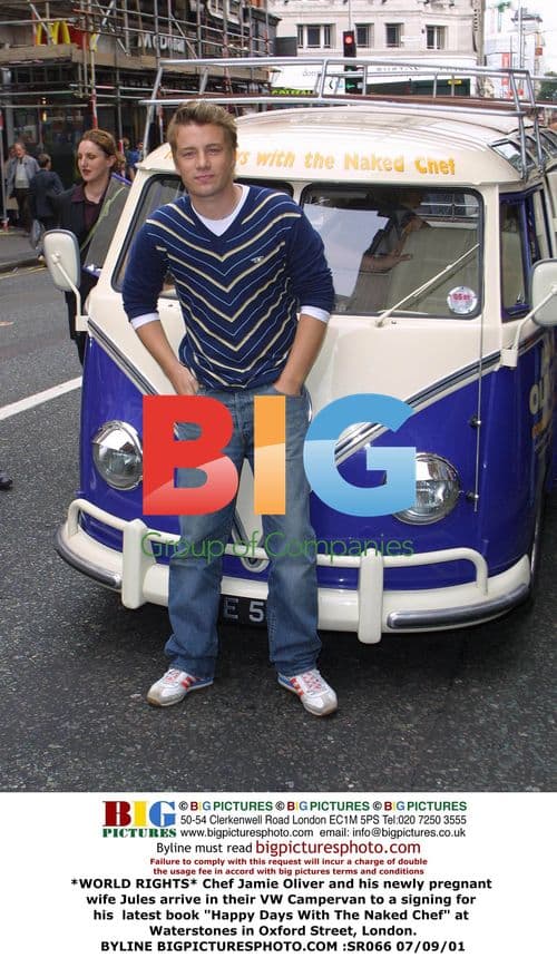 Jamie Oliver and pregnant wife at book signing