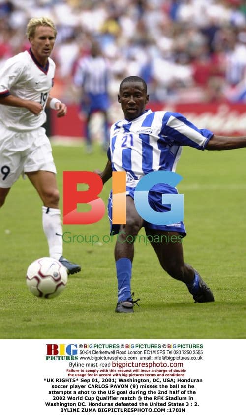 Carlos Pavon misses shot in WC qualifier