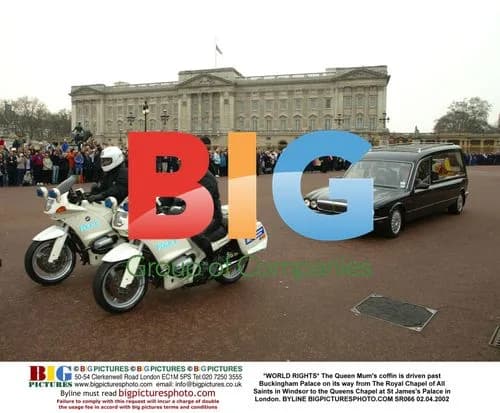 The Queen Mum's coffin driven past Buckingham Palace