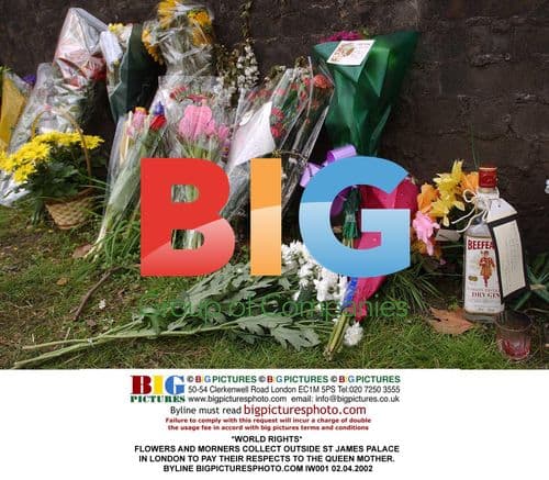 Flowers and mourners outside St James Palace