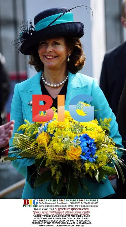 Queen Silvia Attends Welcome Ceremony in Slovakia