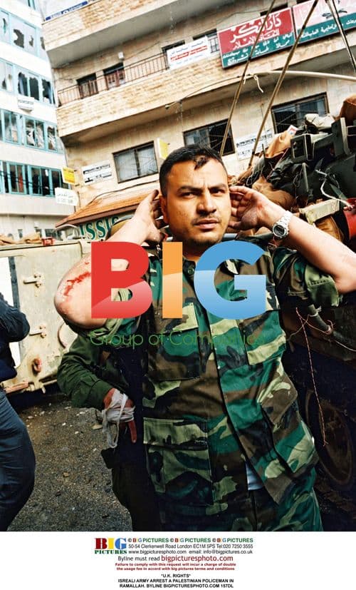 Israeli Army Arrest Palestinian Policeman in Ramallah