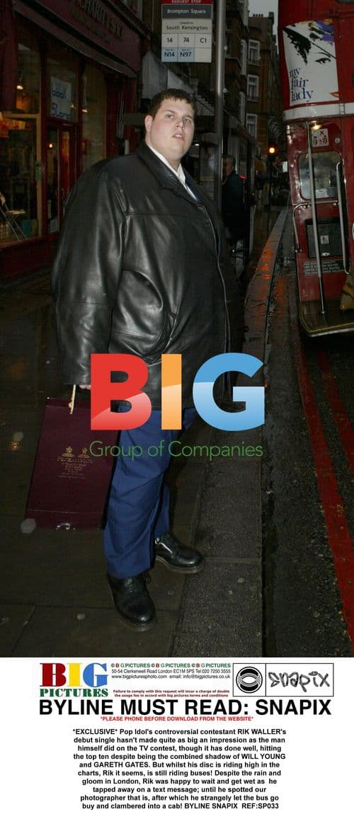 Pop Idol's Rik Waller spotted at bus stop