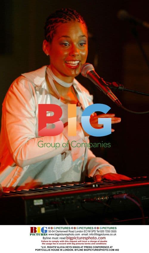 Alicia Keys Singing at London Press Conference