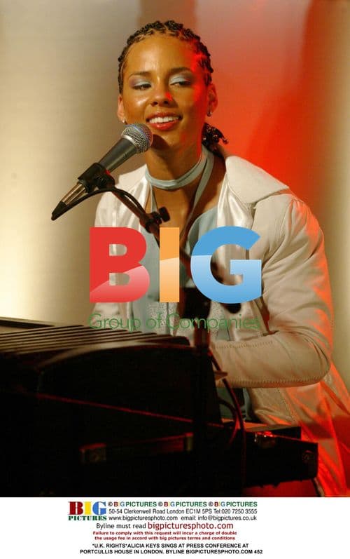 Alicia Keys Performs at London Press Conference