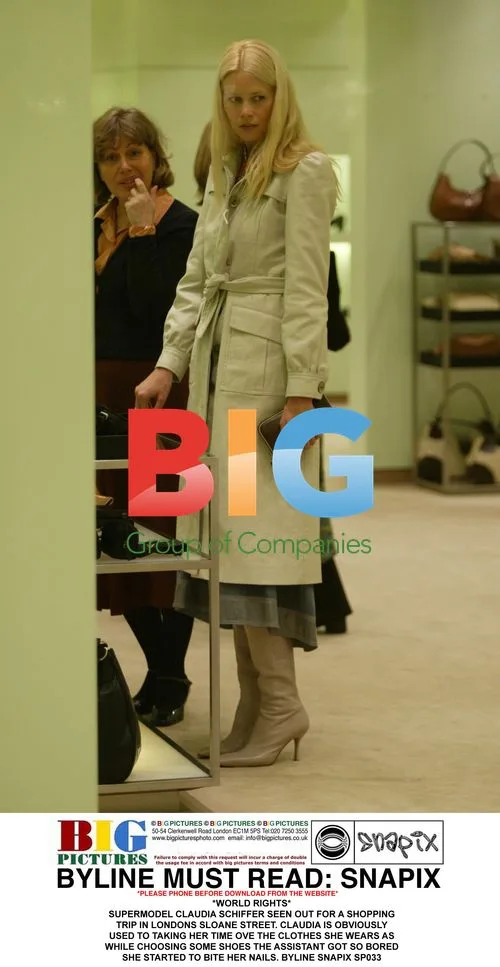Claudia Schiffer Shopping on Sloane Street