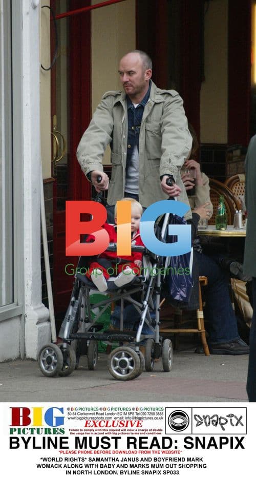 Samantha Janus and family out shopping