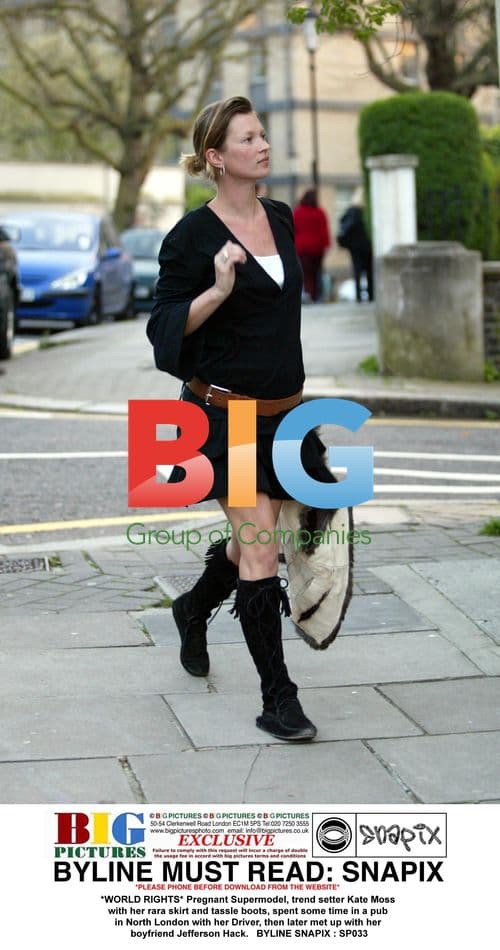 Pregnant Kate Moss in London with boyfriend