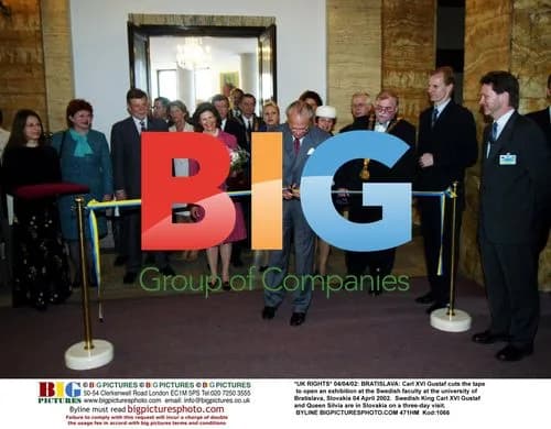 King Carl XVI Gustaf opens university exhibition