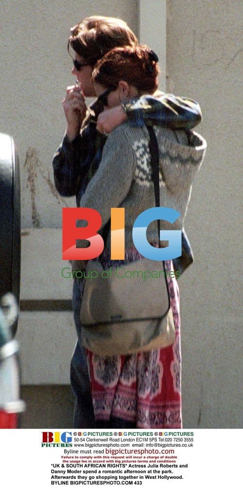 Julia Roberts and Danny Moder have a romantic day