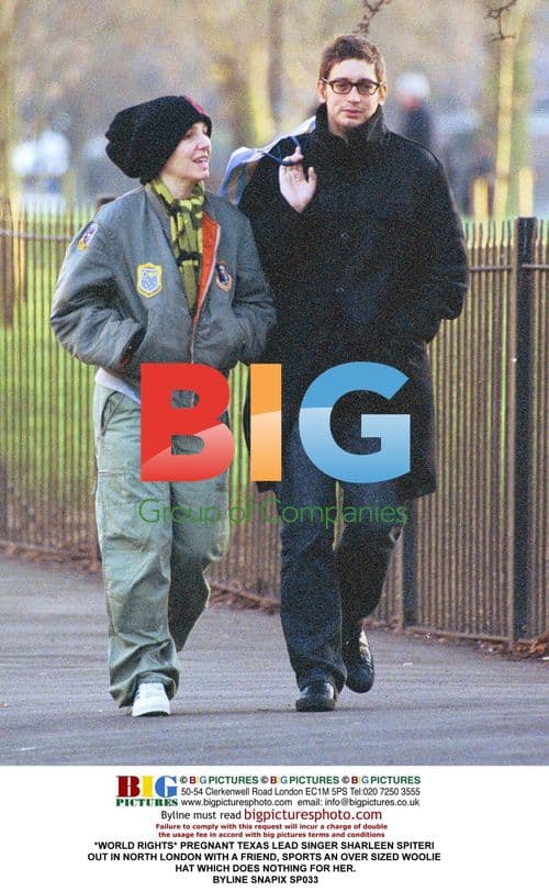 Pregnant Texas singer Sharleen Spiteri out in London