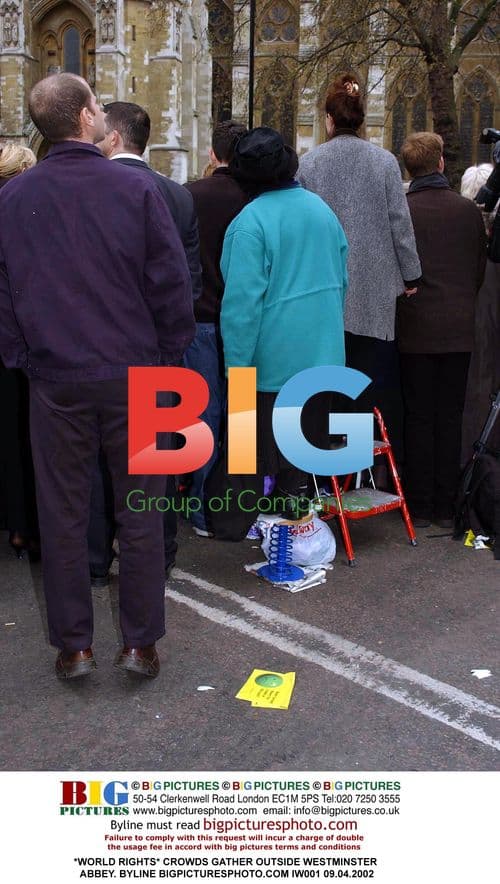 Crowds outside Westminster Abbey