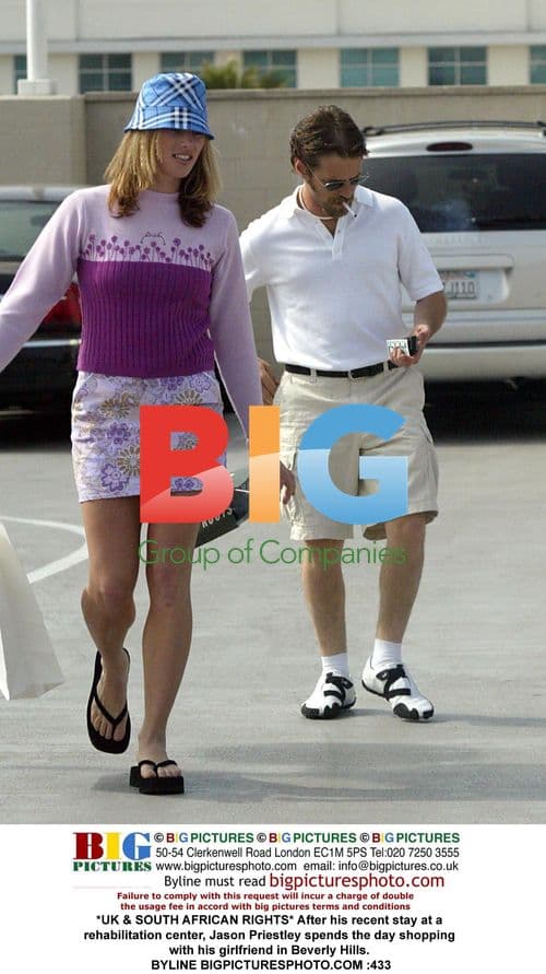 Jason Priestley shops with girlfriend in Beverly Hills