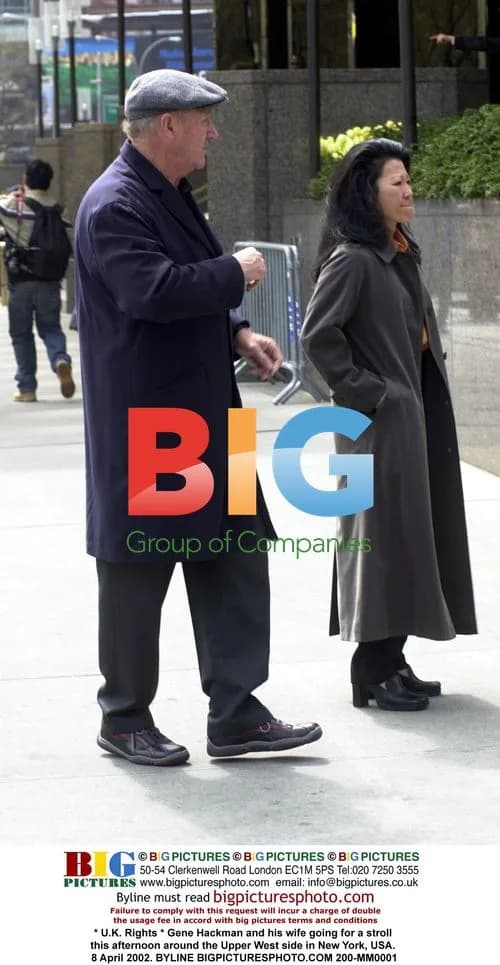 Gene Hackman strolls in NYC