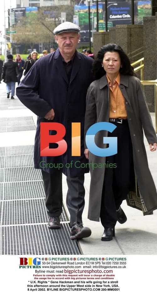 Gene Hackman and wife strolling in NYC