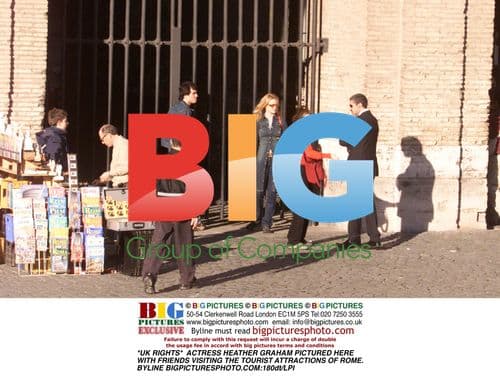 Heather Graham visits Rome tourist sites