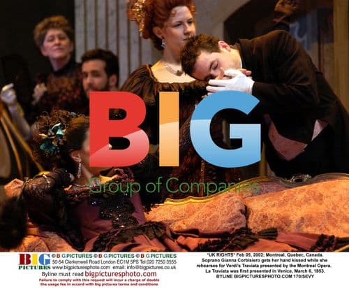 Soprano Gianna Corbisiero rehearses for La Traviata