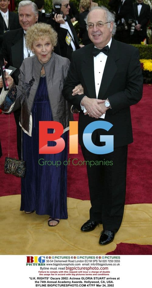 Gloria Stuart Arrives at 74th Oscars