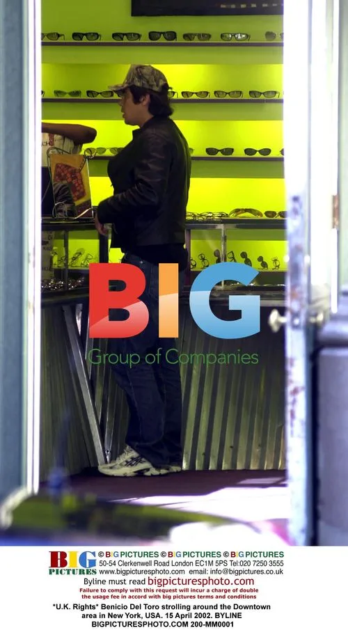 Benicio Del Toro strolling in NYC