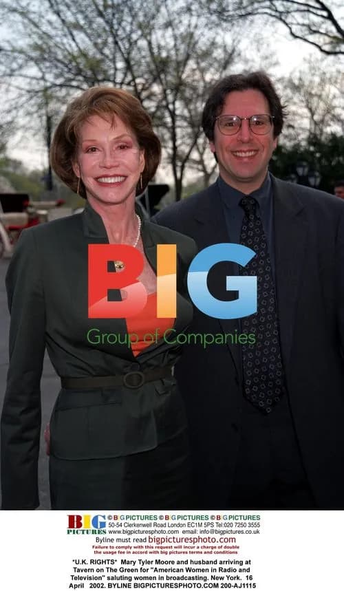 Mary Tyler Moore and husband arrive at event