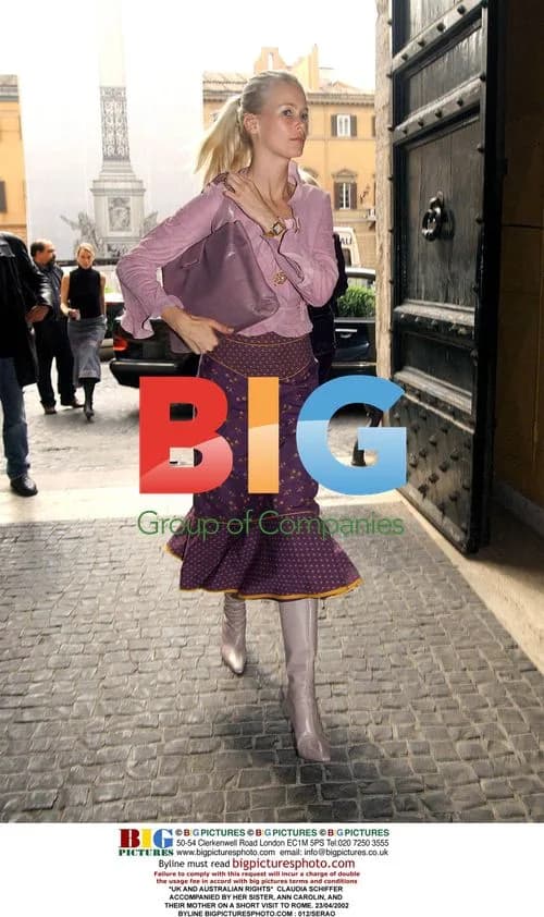 Claudia Schiffer visits Rome with family