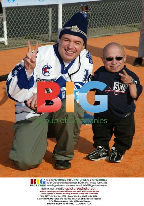 Mike Meyers and Verne Troyer at Nickelodeon's Kid's Choice Awards