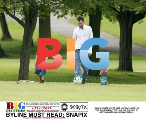 Jude Law plays with kids in London park