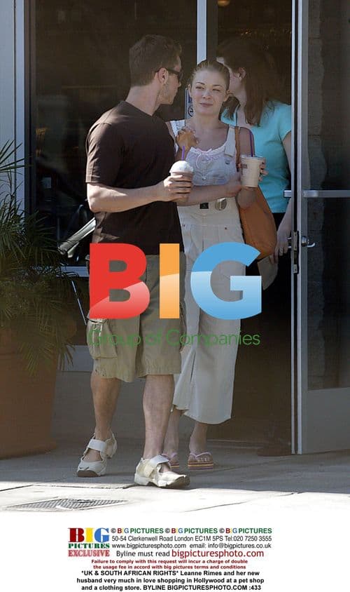 Leanne Rimes and new husband shopping in Hollywood