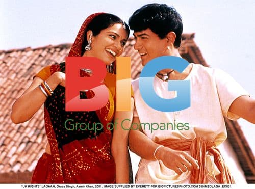 LAGAAN cast members Gracy Singh and Aamir Khan