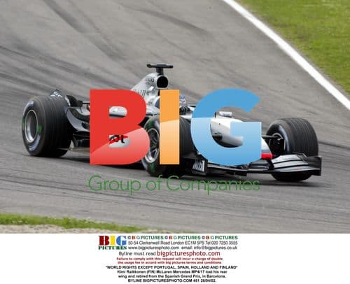 Kimi Raikkonen's car loses rear wing in Spanish GP