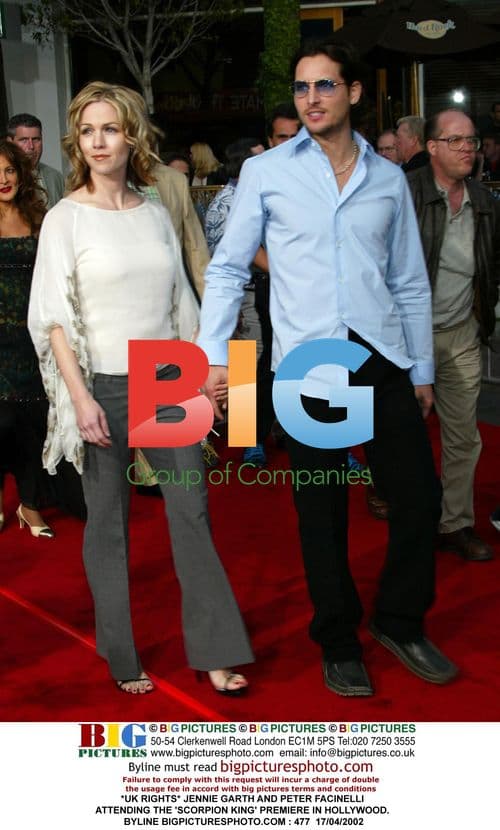 Jennie Garth and Peter Facinelli at 'Scorpion King' Premiere