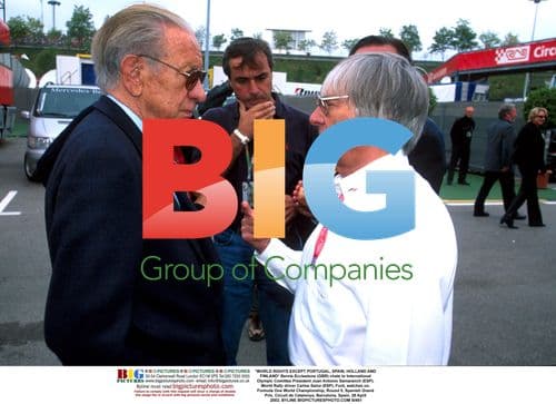 Bernie Ecclestone chats with IOC President Samaranch