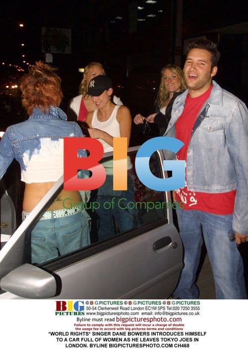 Singer Dane Bowers Introduces Himself to Car of Women