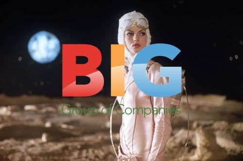 ANGELA LINDVALL as secret agent Dragonfly