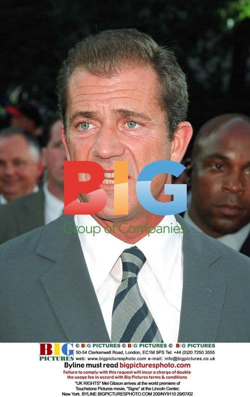 Celebrities Arrive for Awards Show