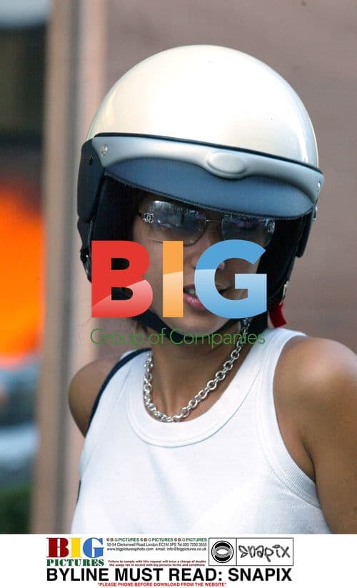 Leilani Shopping in London with Boyfriend