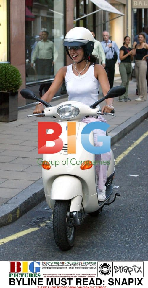 Leilani Spotted Shopping in London