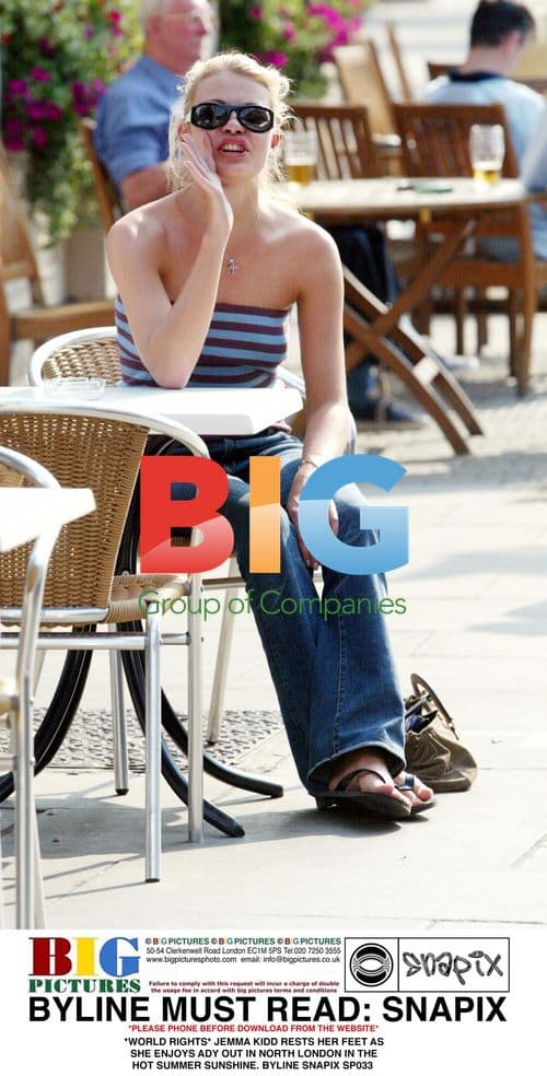 Jemma Kidd Rests Feet in North London