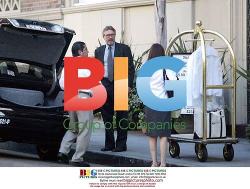 Robert Deniro Upset Leaving Hotel