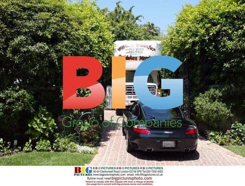 Renee Zellwegger Shopping in LA