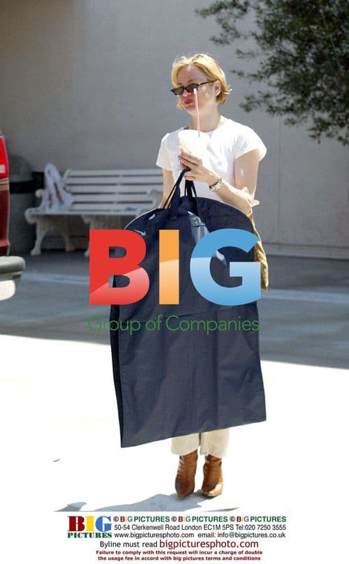 Renee Zellweger moves into new LA home