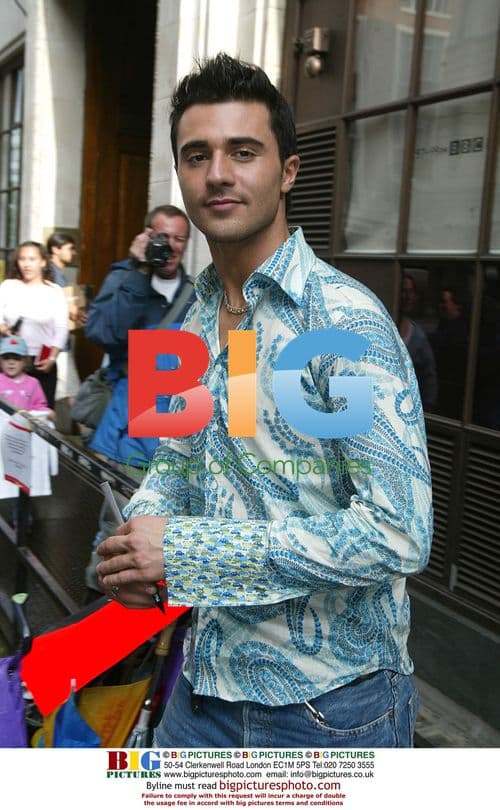 Pop Star Darius Danesh Greets Fans